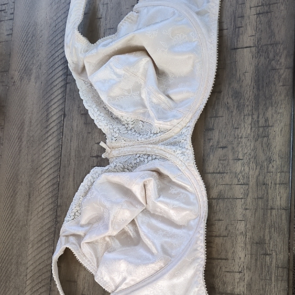 Playtex Support Bra 40DD Lace Cream Colored